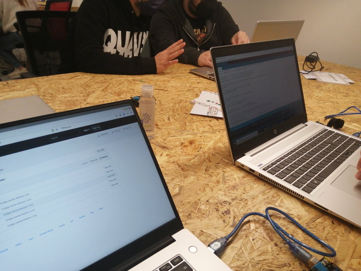 csantam01_'s tweet image. Gran tarde la de hoy con @its_albertoqp_ como ponente en una iniciación a #Arduino. Muchas gracias a @smartopenlab y @CircularFab por hacer esto posible!
#ArduinoWeek2022