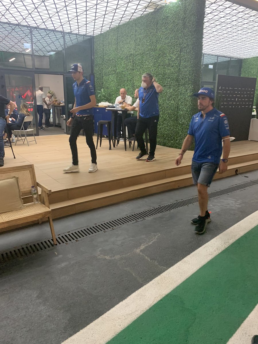 ErikvHaren's tweet photo. Teambazen en aantal coureurs melden zich nu bij F1-leiding. Ook Verstappen van de partij. https://t.co/PiTdKQ9N8d