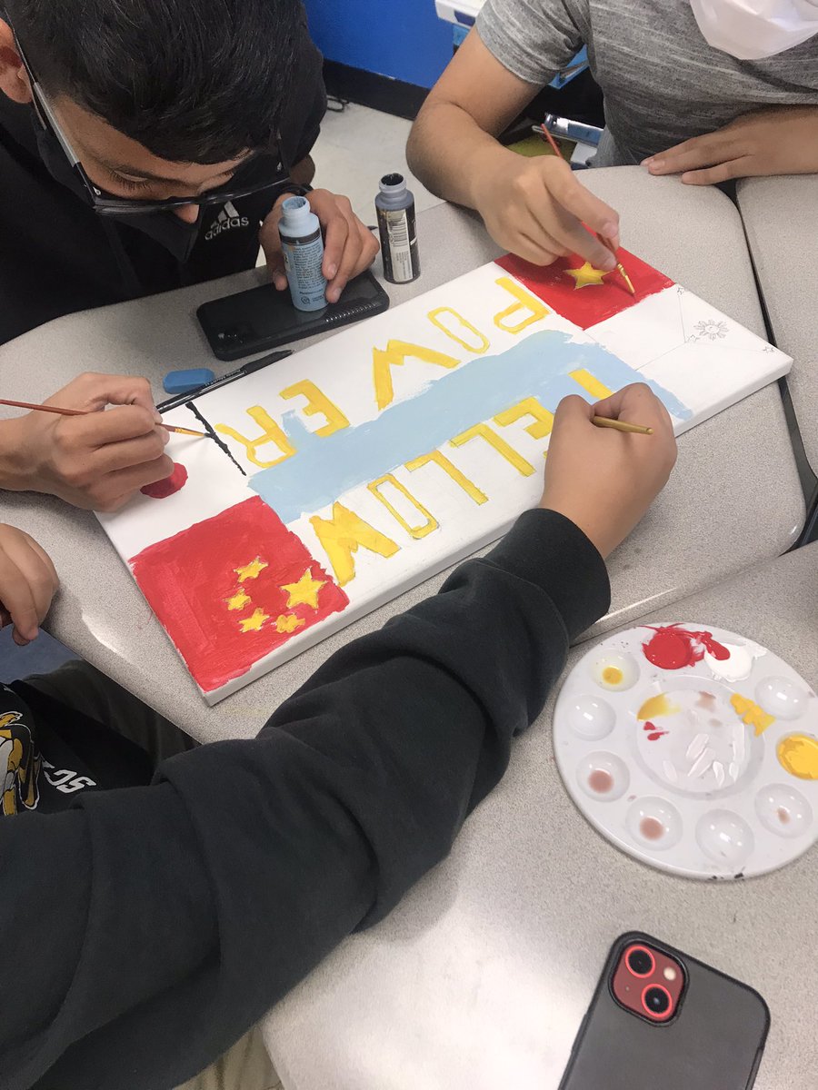 MsStewiesClass's tweet photo. Critical Issues is finishing their second piece of their human rights project. The hype the kids gave each other was beyond worth it. #ThisIsSEA @NISDJaySEA https://t.co/t33I1huDaB