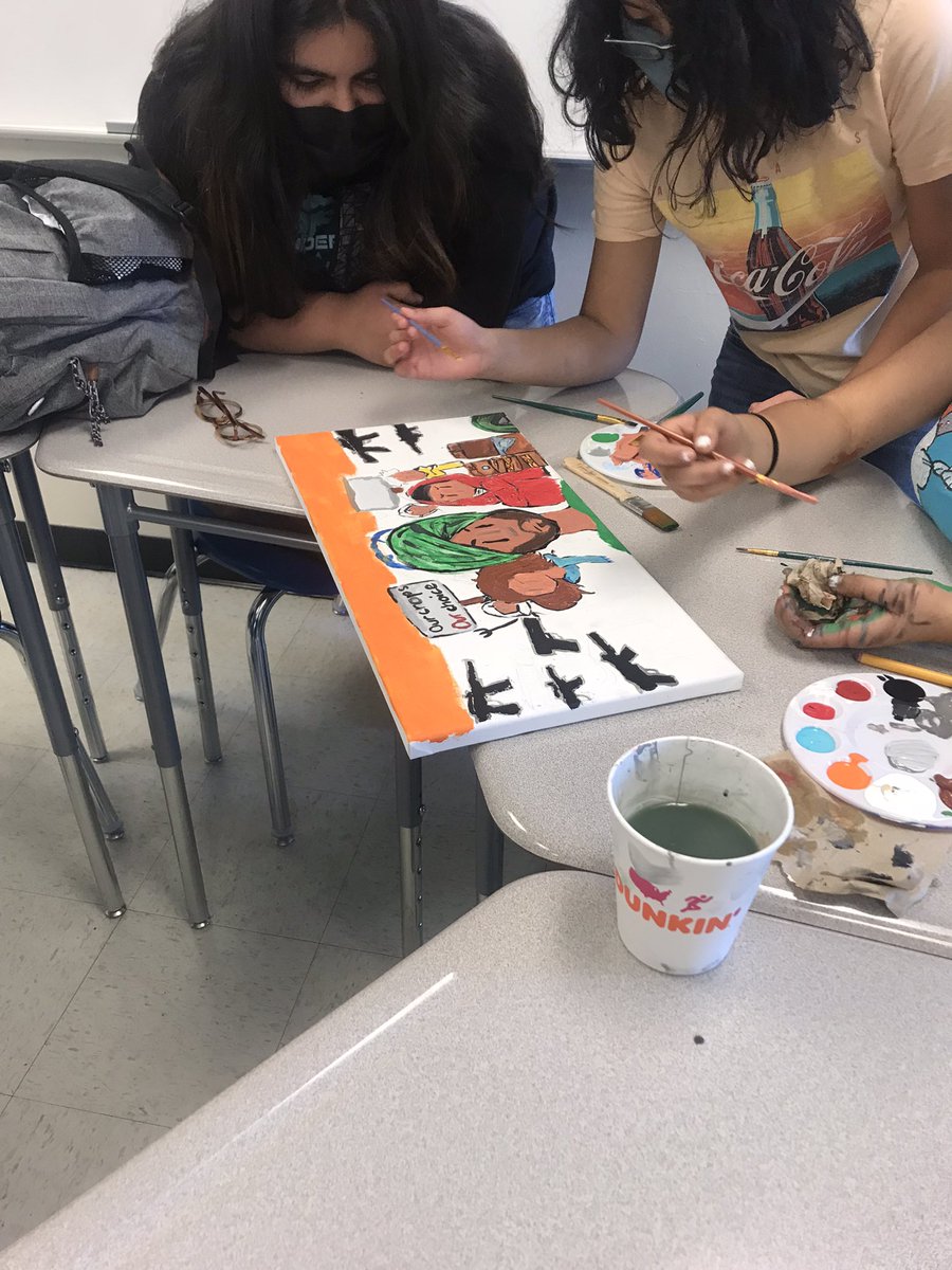 MsStewiesClass's tweet photo. Critical Issues is finishing their second piece of their human rights project. The hype the kids gave each other was beyond worth it. #ThisIsSEA @NISDJaySEA https://t.co/t33I1huDaB