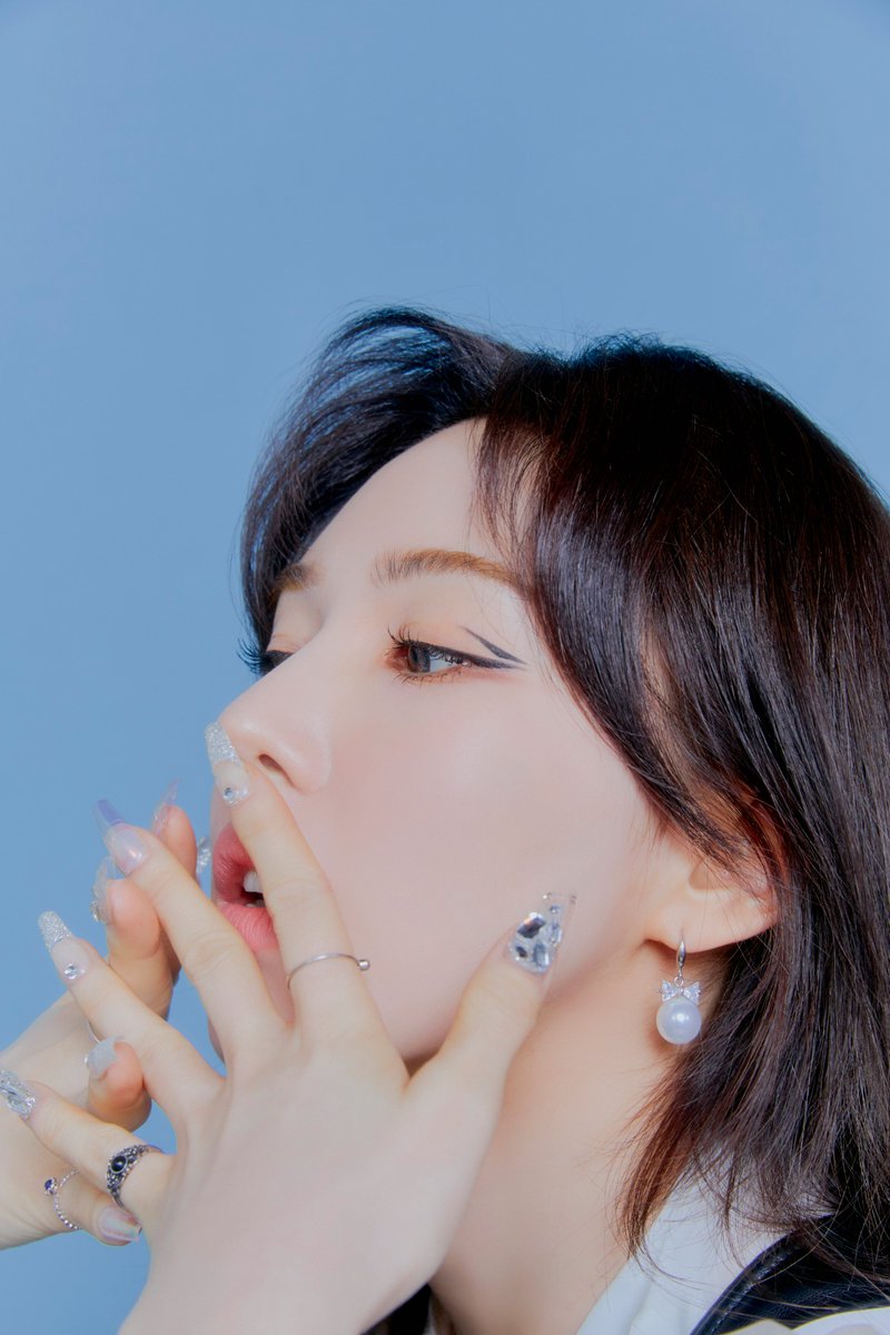 RPREDV's tweet photo. Red Velvet 'The ReVe Festival 2022 - Feel My Rhythm'

MV TEASER: LILLY

#RPREDV #VIPERSENT #REVEFESTlVAL https://t.co/rWoetjaLEo