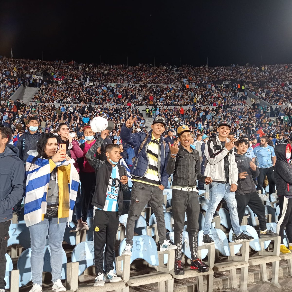 gurisesunidos's tweet photo. ¡Ayer volvimos al estadio después de dos años de pandemia! 🤗⚽️

Los grupos de los proyectos CNPI y Revuelos vivieron el partido de Uruguay con mucha emoción💕

¡Gracias a la @AUFOficial  por las invitaciones! https://t.co/sqdxNtWO66