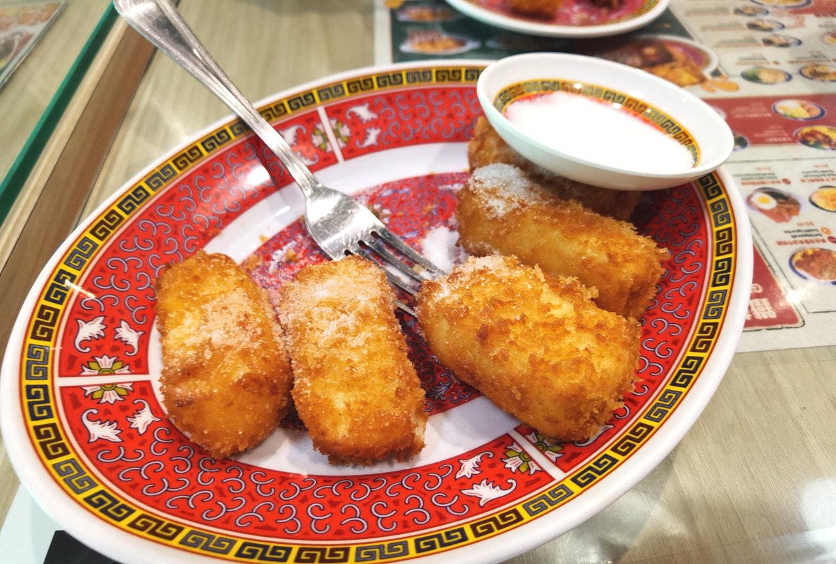 MoVernie's tweet photo. My 1st time at #goodluckhkcafe located in #NorthYork. 

My 1st impression? 

I luv the interior design, plate presentation, nice twist to our comfort #HKStyle food &amp; beverage items.

Special shoutout to @Travel2HongKong for having me!

#DiscoverHongKong #HongKongTourism #HKCafe https://t.co/3cPZ9XZpsO