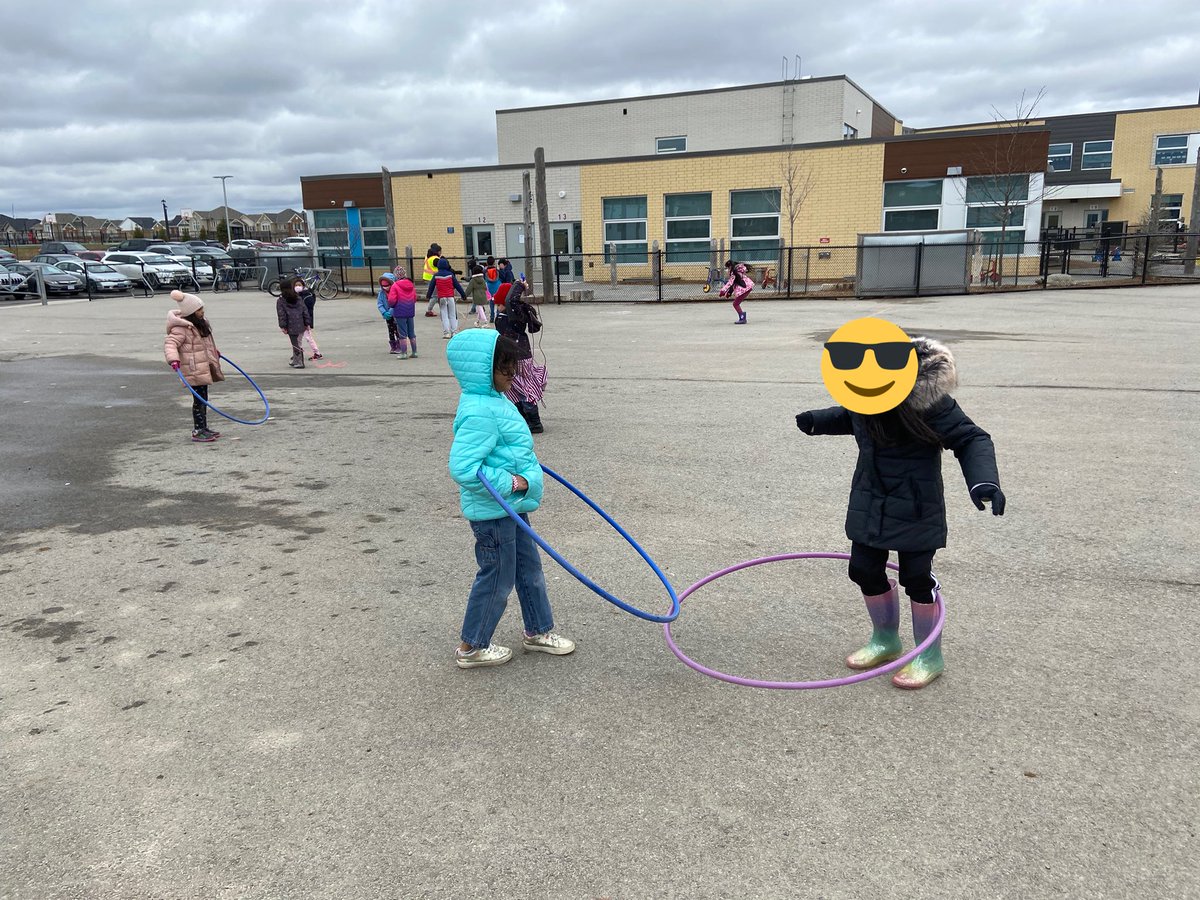 RyanHDSB's tweet photo. Great Outdoor Learning today practicing measuring time with nonstandard and standard units! ⏰ 👏 @DesmondHDSB @nieuwpoortj @MsThorogood https://t.co/wdIPEnyDqv