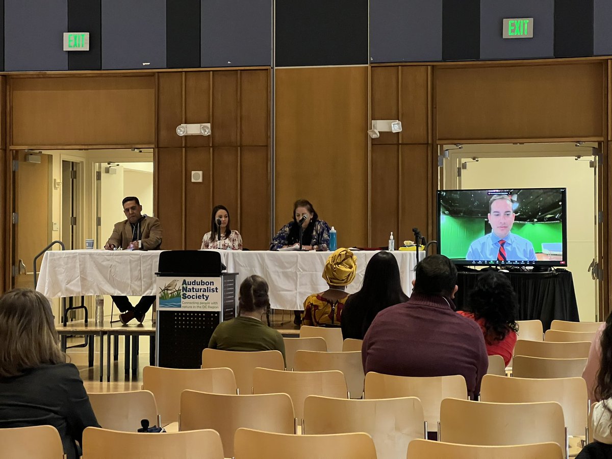 SereLinares's tweet photo. #NaturallyLatinos4 continúa con un panel de líderes de los medios de comunicación y prensa @pedrobiaggishow, @asarralde @JMartinezDC importante usar los medio para traer atención a los efectos del #CambioClimatico en nuestras #comunidades #latine @ANStweets @eliza_cava #nlc4 https://t.co/XdrRHte7L8