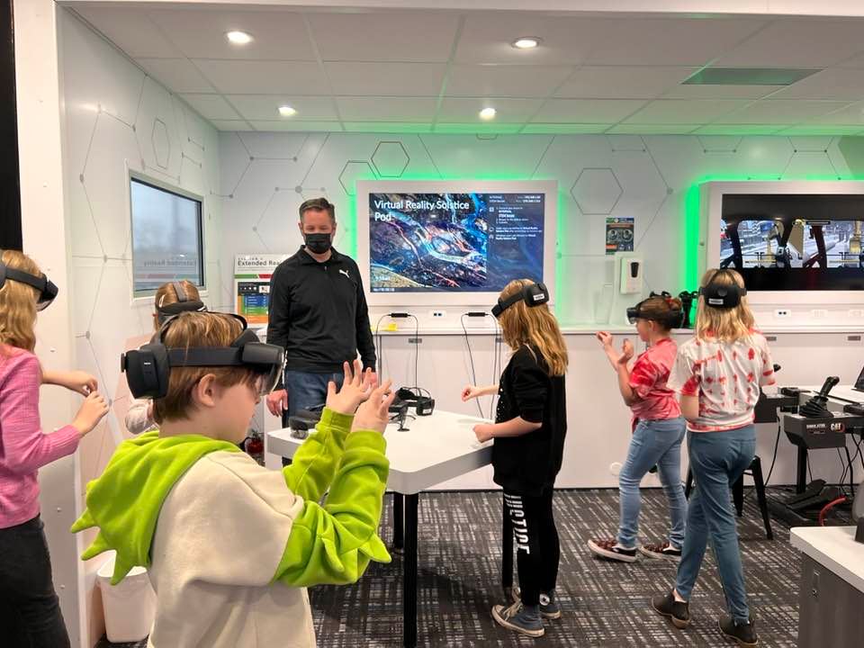 The Oakland Schools' STEMi truck visited Holly this week! All 5th and 8th grade students were able to interact with STEM devices! oakland.k12.mi.us/educators/stud…