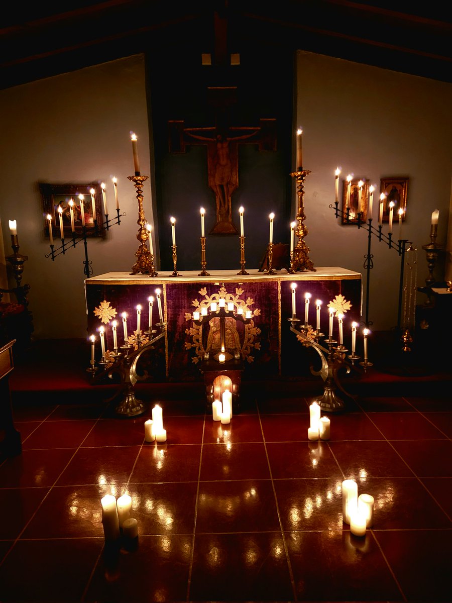 NightSongTucson's tweet photo. Hide us under the shadow of your wings. All are welcome for the premiere of NightSong: A Compline Experience, March 27th, 7pm at the Annex in Tucson! For more info visit https://t.co/t7E56C960u
#compline #mercado #nightsong #flamchen #msaannex #tucson #prayer #chant #music https://t.co/BQOb3ATB8Z