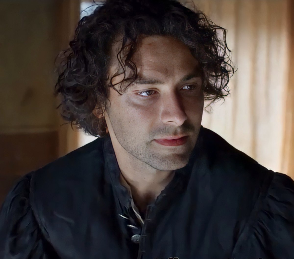 Aidan Turner International tweet media