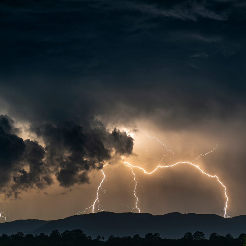 genesee_glass's tweet photo. #DYK #Lightening can create #Glass when it strikes sand? https://t.co/WBjG6C19WV