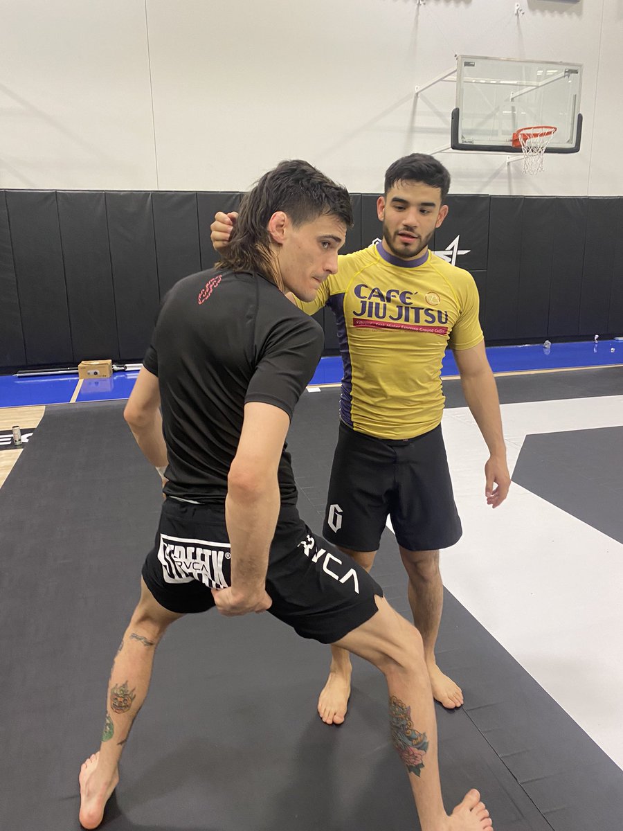 pedro_whyyy's tweet photo. met some of my idols that i’ve been watching and studying for months yesterday at a jiu jitsu seminar. 
.
.
.
@FloGrappling 
#daisyfresh #pedigosubmissionfighting https://t.co/ZdKbncgLOM