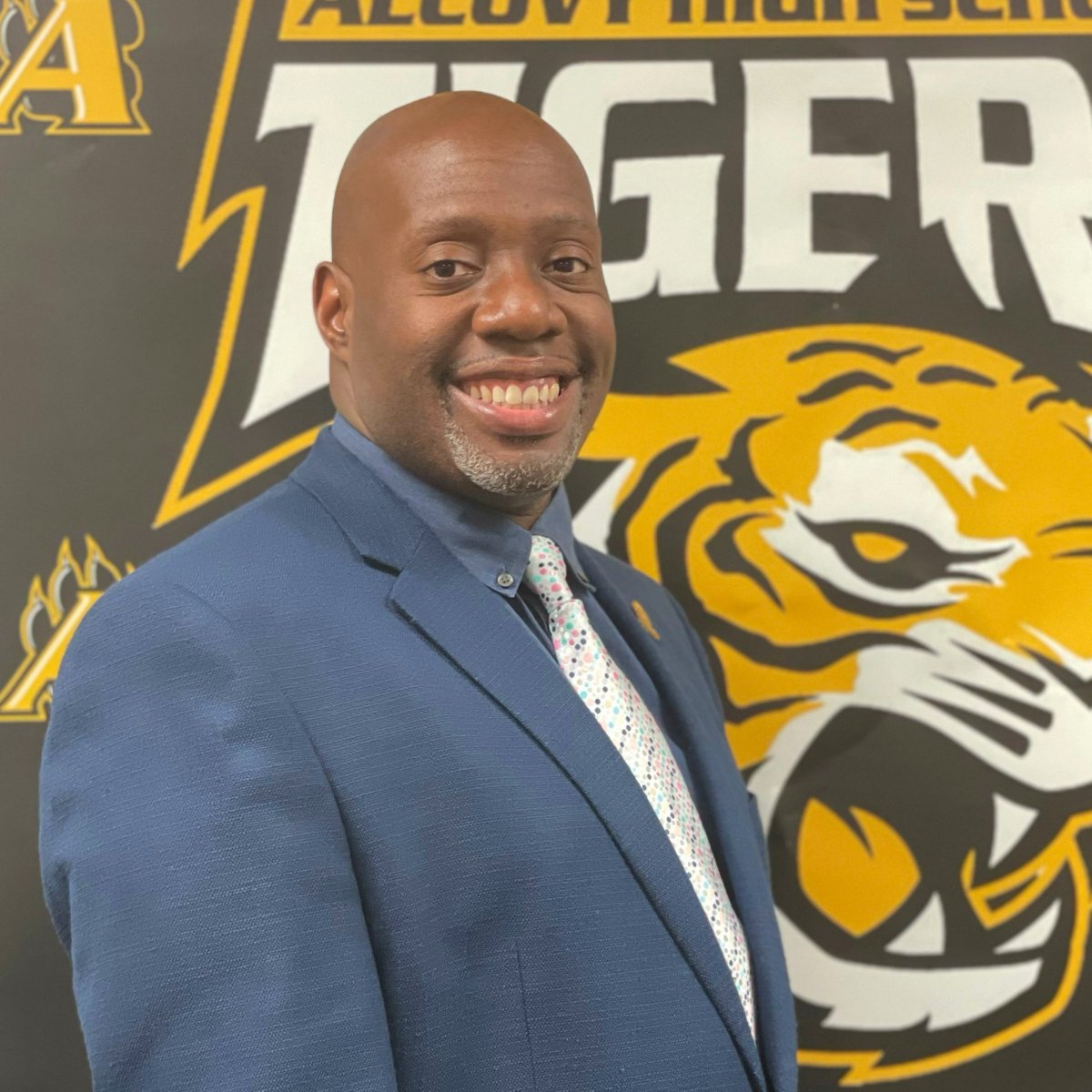 Congratulation to <a href="/AlcovyHS/">Alcovy High School</a> assistant principal, @RonEdwardsWorld, who was recently named a 2022 Claes Nobel Educator of Distinction by The National Society of High School Scholars! newtoncountyschools.org/departments/pu… #NCSSBeTheBest