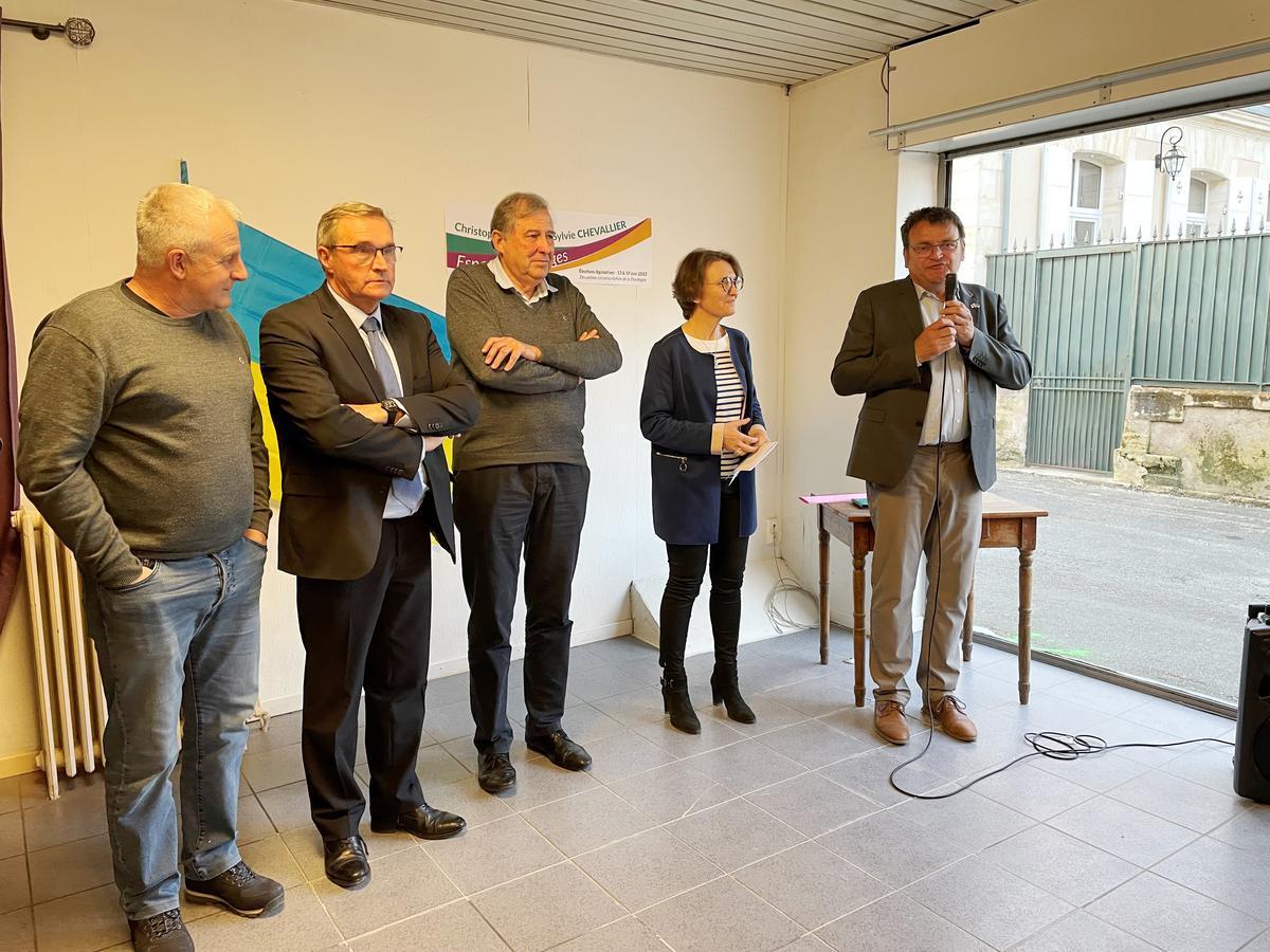 Législatives en Dordogne : démonstration de force lors de l’inauguration de la permanence de Christophe Cathus sudouest.fr/dordogne/legis…