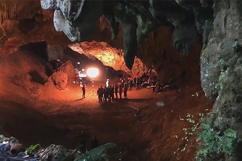 RekomenByAsrul's tweet photo. THE RESCUE. When 12 boys + their soccer coach were trapped inside Tham Luang cave in 2018, many thought their fates are sealed. Until a group of divers dared to do the impossible.

Bafta nominee for Best Documentary, if you don’t cry at the end, you’re not human

#RekomenFilem https://t.co/k55mJ9SHNb