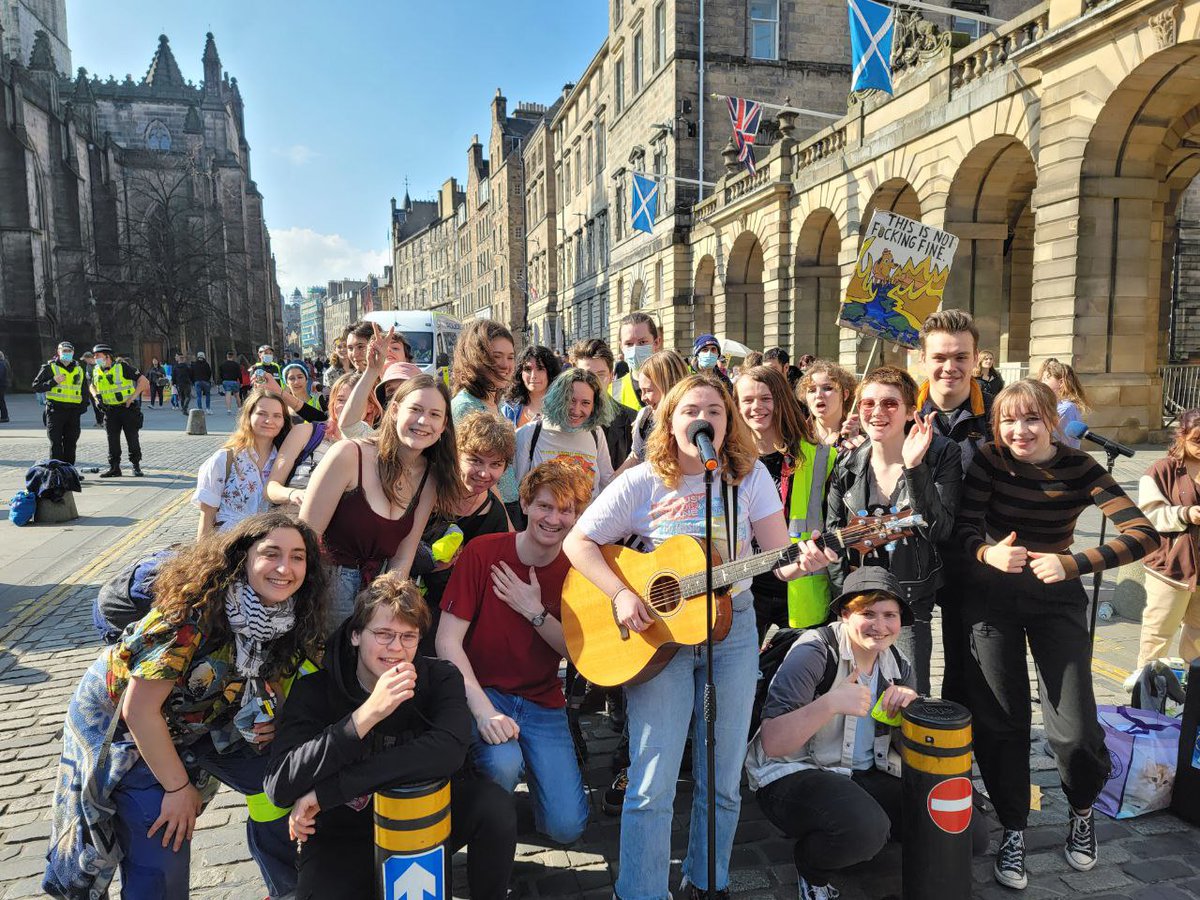 Amazing #schoolstrike4climate today, so many brilliant speakers, so much good vibes and amazing POWER 🌍❤️
Thanks to everyone who came, #PeopleNotProfit #FridaysForFuture #edinburghclimatestrike