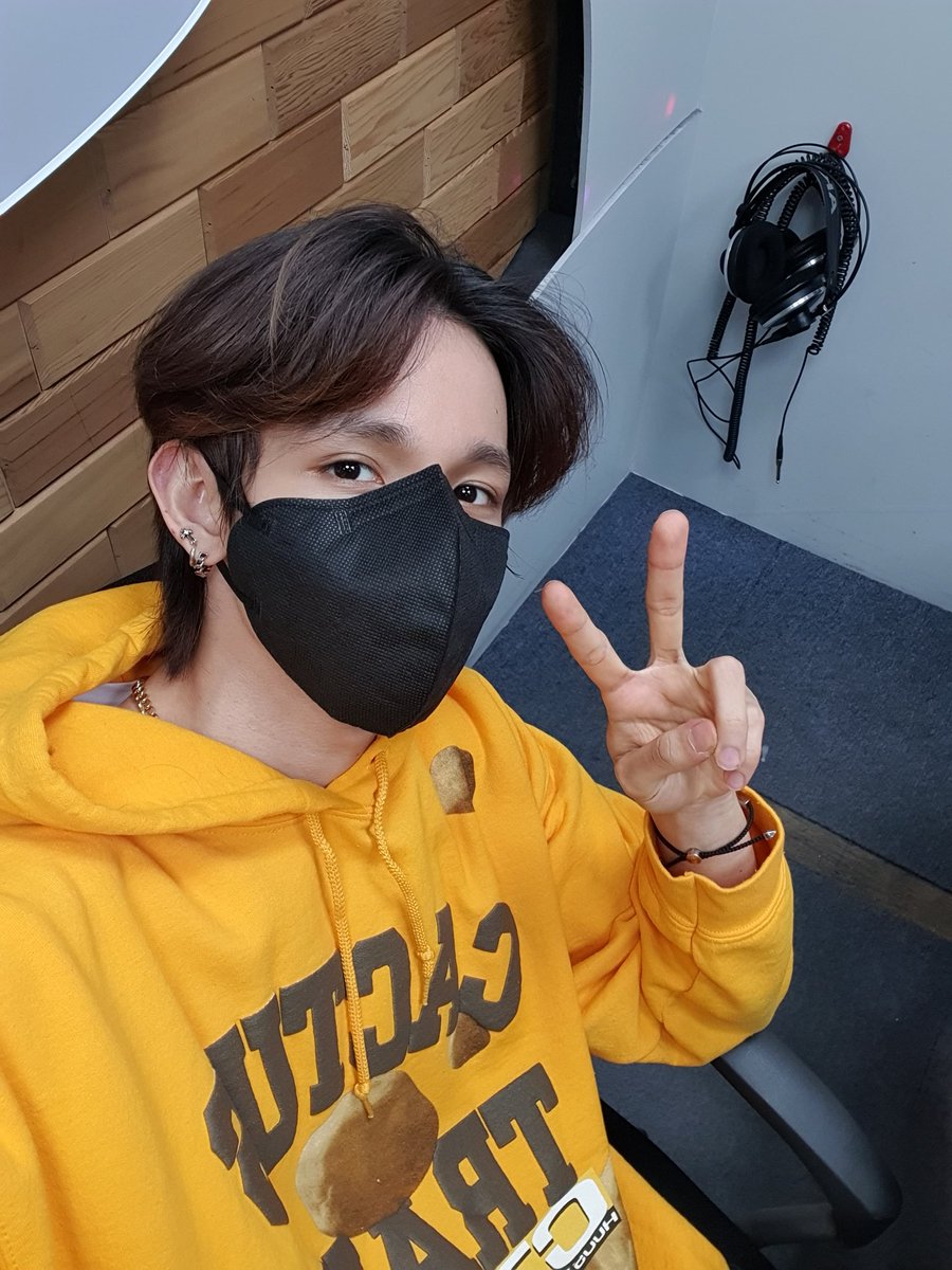 rnus_arirang's tweet photo. 220325 Radio'n Us

Chillax'n Us time‼️
DJ @SAMUEL_twt_ and WOORI ❤️‍🔥❤️‍🔥

#ARIRANGRADIO #RADIONUS #RNUS
#아리랑라디오 #라디온어스
#Samuel #사무엘 https://t.co/ybKOWXuJKZ