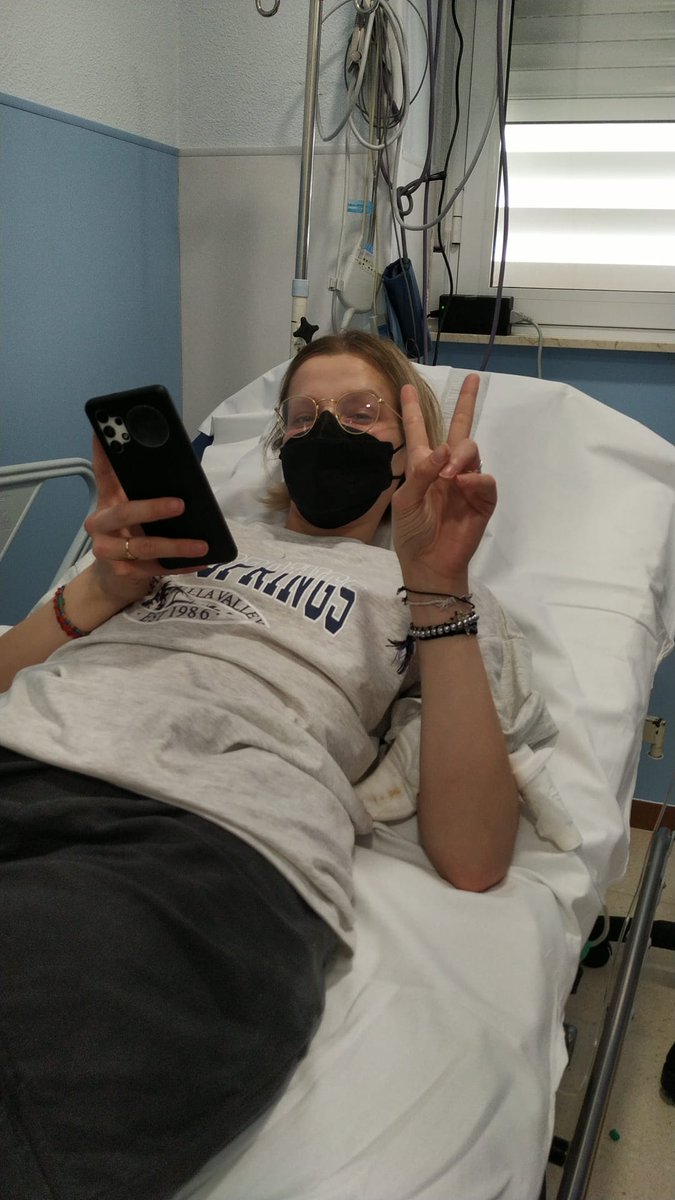 Miki90443599's tweet photo. Hoy 6 meses y 12 sesiones después mi hermana le ha ganado el partido al cáncer.❤️ https://t.co/xDW7AwmNkG