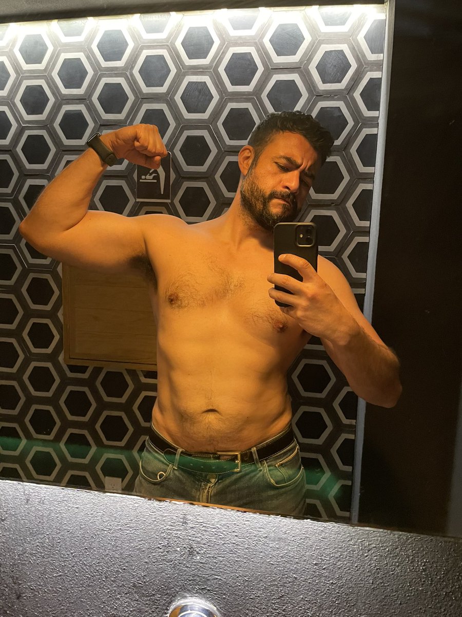 Sergio_Adrian's tweet photo. Working hard! Ya es vieeeernes!!! https://t.co/fplF5WKnFW
