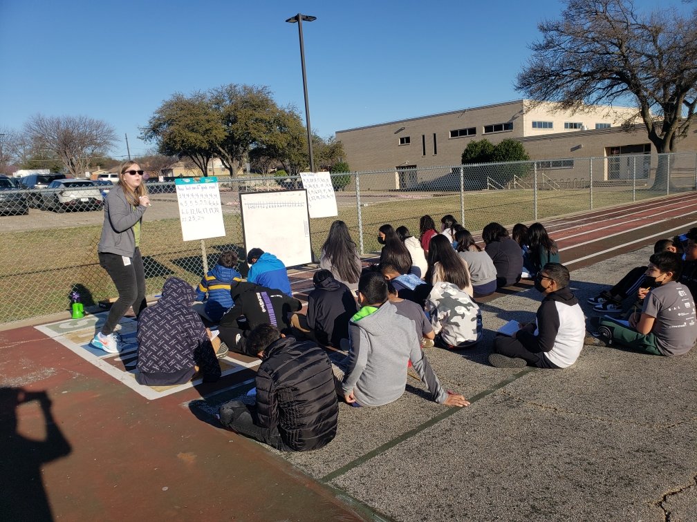 Kawtar_Idr's tweet photo. When the weather is nice and you want to review graphing in 6th grade #loveouteachers @MissRiedesel #reallifedata @RISDAcademy @risdace https://t.co/4QeYh4TwRd