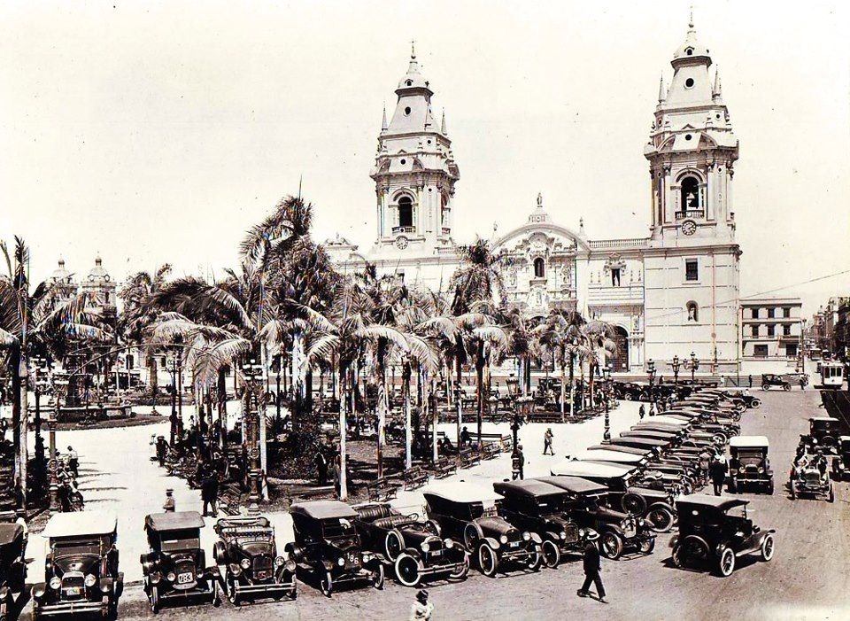 PLAZA DE ARMAS (LIMA, PERU) (main square, when John Fitzgerald arrived in Lima in 1930) – as featured in historical novel “THE TITANS OF THE PACIFIC” (https://t.co/1y7eV149O7) https://t.co/zCFwfvMXLg