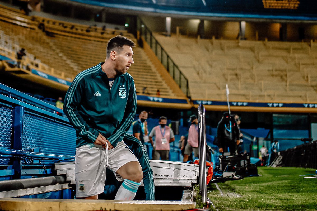 No puedo, hoy juega Lionel Messi en La Bombonera