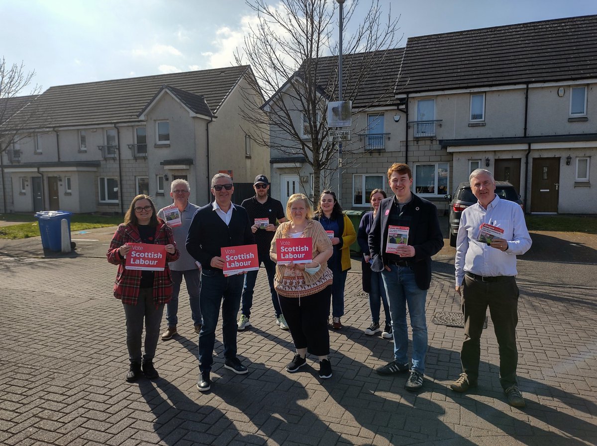 🌹The Glasgow Labour Team was out in the Belvidere estate this afternoon. 

💪 Communities in Calton need local champions who will fight tooth and nail for their area

🗳️ Only Labour has a plan to replace the SNP and recognise that #GlasgowDeservesBetter 

#LoveGlasgowVoteLabour