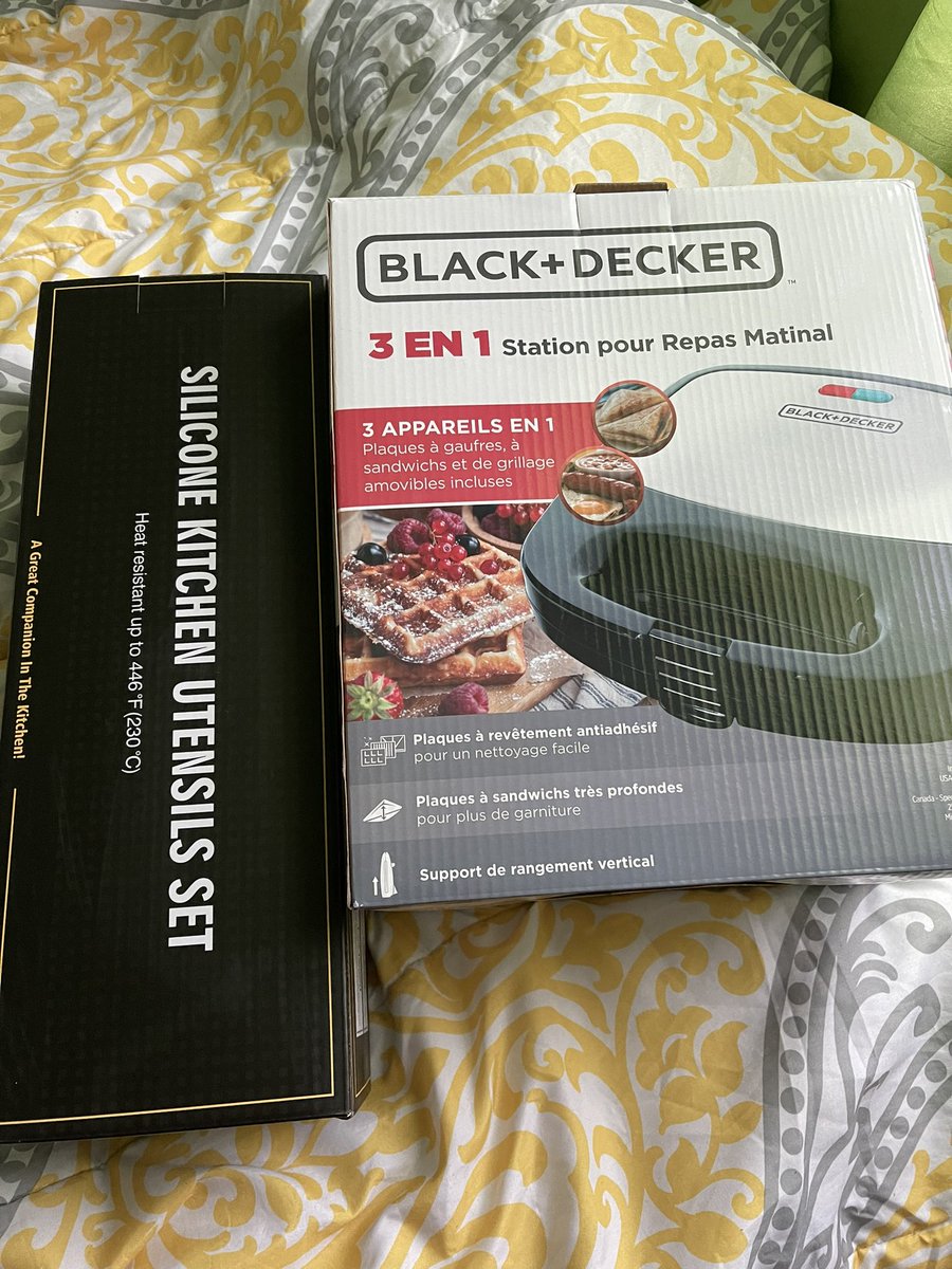 Wow ! I got my first #MedGradWishlist gift today! Thank you @Mr_Warhel 😁 appreciate you !! 🥳 and thanks <a href="/medgradwishlist/">#MedGradWishlist</a> for the initiative! #MGWL22 

P.S. now it’s time to hide it from my mom because she’s loving the waffle maker 😂