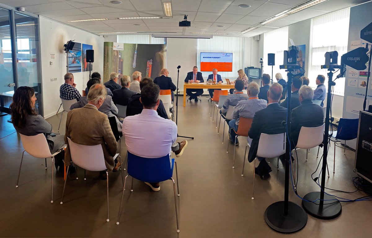 𝗕𝗟𝗡 𝗹𝗲𝗱𝗲𝗻 𝘀𝘁𝗲𝗺𝗺𝗲𝗻 𝘃𝗼𝗼𝗿 𝗳𝘂𝘀𝗶𝗲 𝗺𝗲𝘁 𝗵𝗲𝘁 𝗖𝗕𝗥𝗕! Tijdens deze tweede BALV van BLN hebben de aanwezige stemgerechtigde leden met 91% van de stemmen vóór het fusievoorstel gestemd. 
#BLN #CBRB #fusie #binnenvaart #BALV