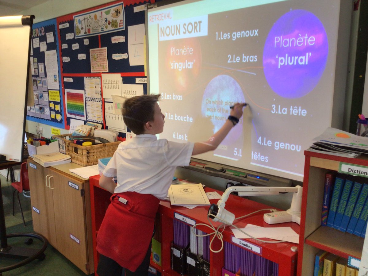 StrettonStMatts's tweet photo. Lots of fun in Year 4 today as we sorted nouns and had a go at translating a sentence. #SSM #SSMYear4 #SSMFrench https://t.co/LGQGzFsCBa