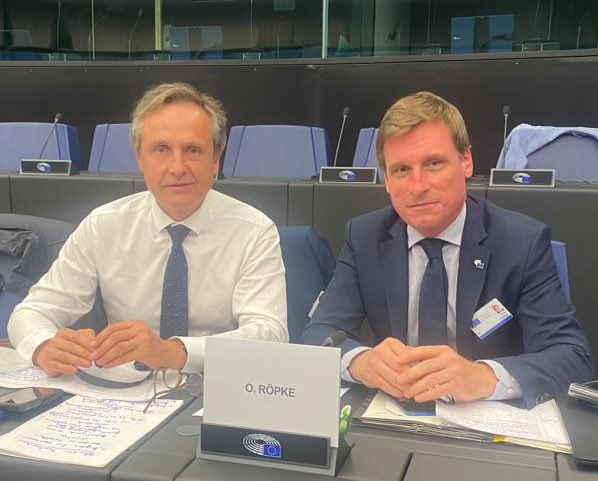 ch_rouillon's tweet photo. 🇪🇺 Lors de la Conférence sur le futur de l’Europe avec mon homologue @oliverroepke prés. du groupe des travailleurs au @EU_EESC nous défendons plus de justice sociale (salaire minimum commun, logement décent pour tous, stages rémunérés…) et un progrès économique partagé.
#CoFUE https://t.co/WqQMogVDoA