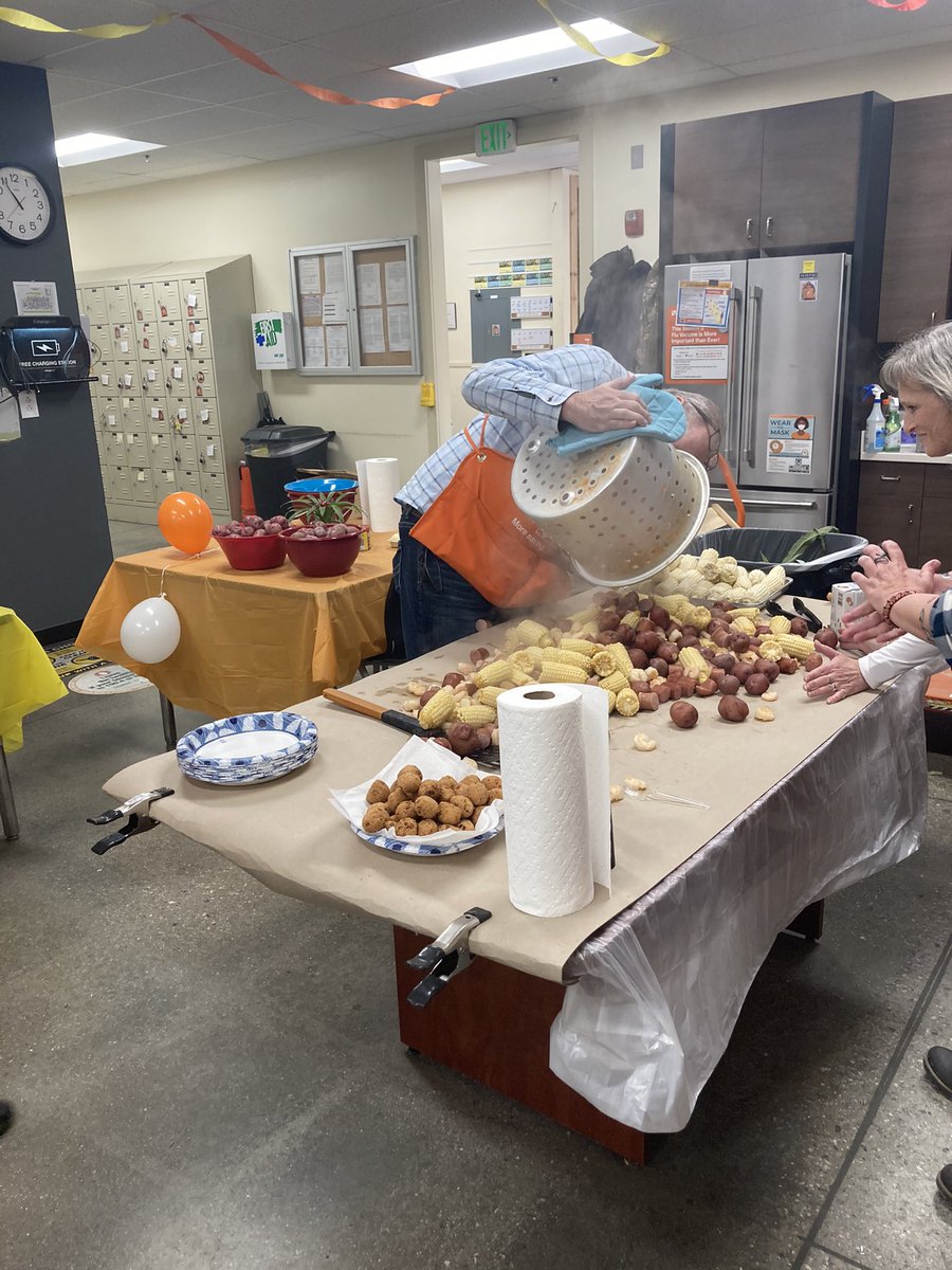 Lots of smiles and happy associates at #8412~ @cole91960676 throwing’ down for everyone today~ 🧡🧡@QuilliamsJaden @Shanda668 @ClaytonASDS @homedepot8412 @THD_Shauna @hollytate122