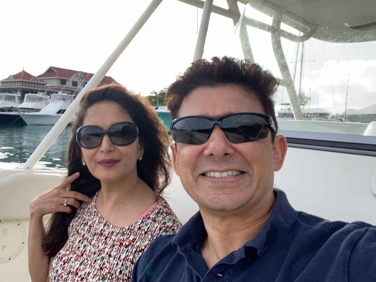 Ammu930105395's tweet photo. How Madhurians Life is incomplete without @MadhuriDixit ji, like that @DoctorNene ji life is incomplete without Madhuri Ji๐ฏ๐๐คโค๐
#MyLoveMixUp #MyLoveBirds #love #LoveBirds #Favorite #FavoriteCouples #DrNene #MadhuriDixit #MissesDrNene https://t.co/jt5DpZaEwQ