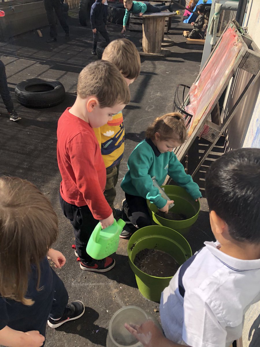 antonineps_nurs's tweet photo. We planted some peas in the nursery garden today! We got some soil from the school playground and planted the seeds. Now we need to take care of them and watch them grow!
“They’ll grow really big” B “Need soil and water to grow” M “And sun” L #antoscience https://t.co/eizphL3NnX