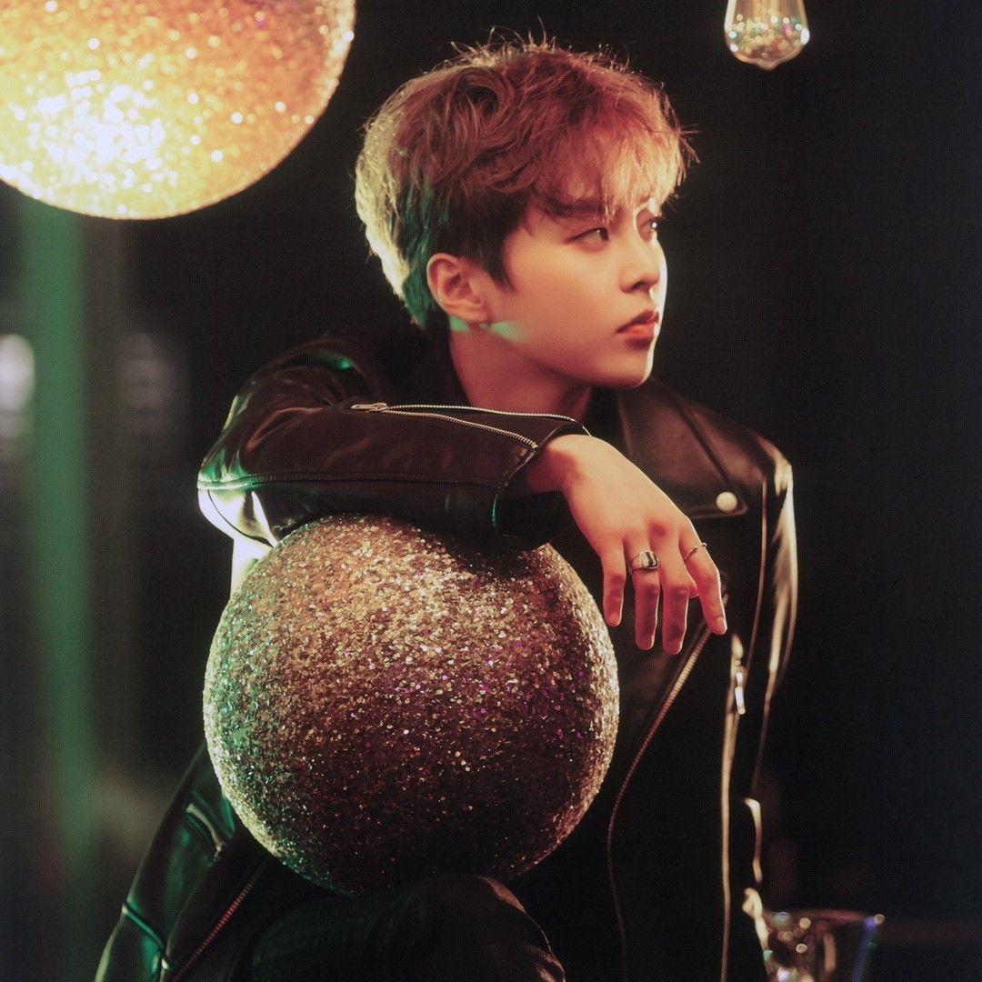 Adria_pradipta's tweet photo. HAPPY XIUMIN DAY ❄   
#32SpringsWithXIU
#HappyXiuminDay
#사랑하는민석아_생일축하해
#XIUMIN #시우민 #엑소시우민 
@weareoneEXO https://t.co/eHuDuj0gLh https://t.co/tk1kFQscEI