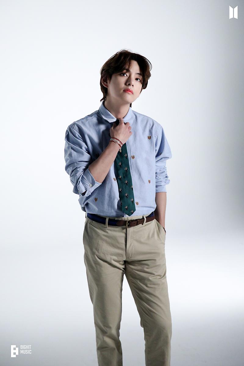 KthLinaV's tweet photo. OMG KIMTAEHYUNG 😳😭💜
#KimTaehyung #TAEHYUNG #btsv https://t.co/FXjeIln0zU
