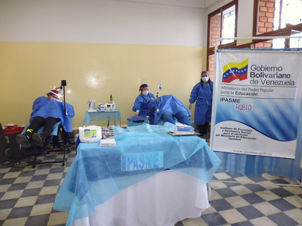 IpasmeSC's tweet photo. #Táchira😷 || 33 personas atendidas por el Servicio de Odontología de @ipasrubio que ofreció calza con amalgama, extracciones, limpieza y aplicación de flúor, en Jornada en el Liceo Simón Bolívar, como parte del programa de salud de @IpasmeOficial 

@MPPEDUCACION 
@_LaAvanzadora https://t.co/VVJmwgPGOy