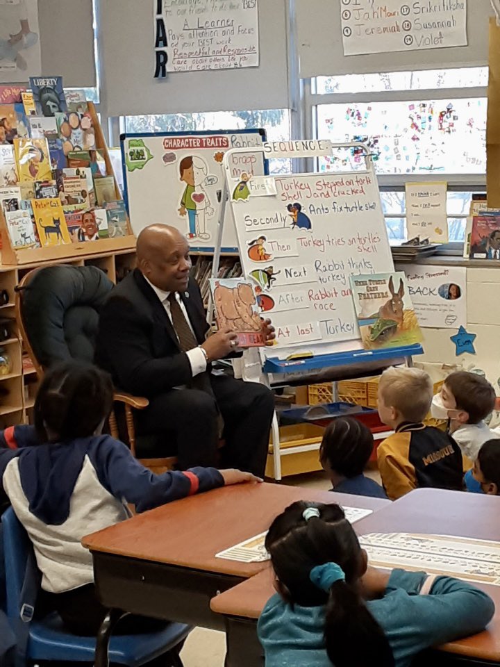 mbaumstark's tweet photo. Superintendent @Byearwood1 got to share his love of reading with @GrantAllStars scholars during his guest reader visit at the school this morning. #CPSBest #ScholarsFirst       📚🌟👏 https://t.co/a79otBpddS