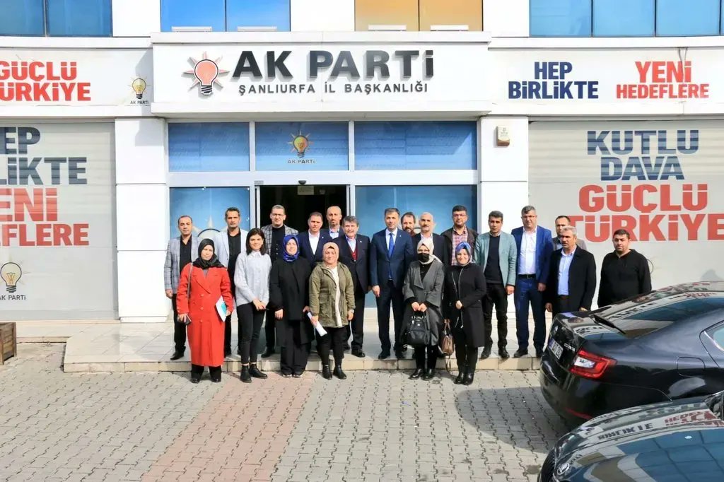Seydi_eyyupoglu's tweet photo. Ak parti https://t.co/QpNFIlx42i 24. Dön. Manisa Milletvekili 2007-2012 Yrl Ynt Bşk Hizmet-İş Sendikası kurucu G.Bşk, Hizmet-İş Şanlıurfa 1ve 2 nolu, Öz Sağlık İş Şube bşk, Öz İplik İş İl Bşk ve Oleyis İl Bşk ile Ak Parti İl Bşk Sy @abdkirikci'yı ziyarete bulunduk.@vildan__polat https://t.co/LPeQLChNB3