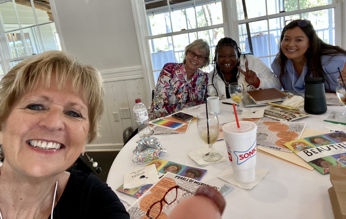 Donna Hooks tweet media