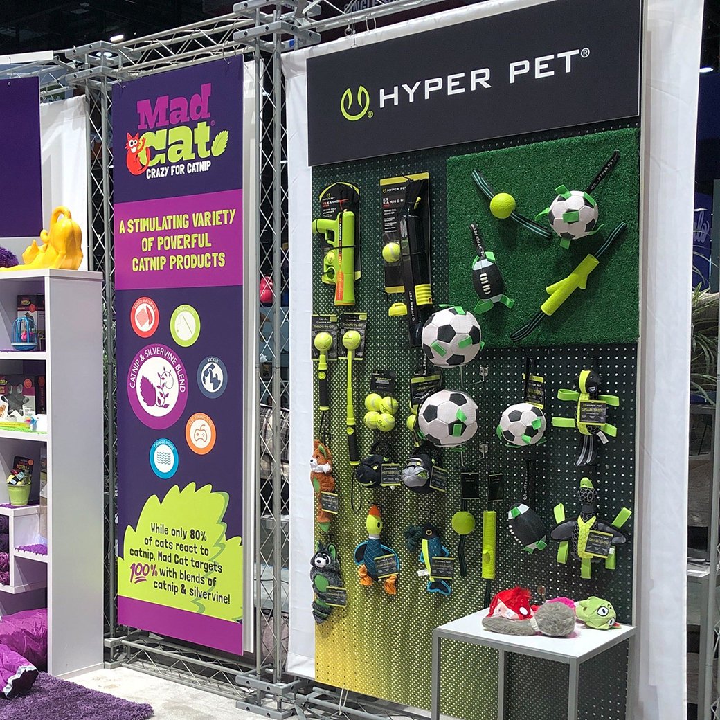 HyperPetToys's tweet photo. @GlobalPetExpo in Orlando, FL ends today! 🌐  🐾   
If you’re in the area, stop by our booth to say hello and meet our team. 👋  
#hyperpet #hyperpettoys #toysforpets #dogsofinstagram #catsofinstagram #globalpetxepo2022 https://t.co/UysLfBZENZ