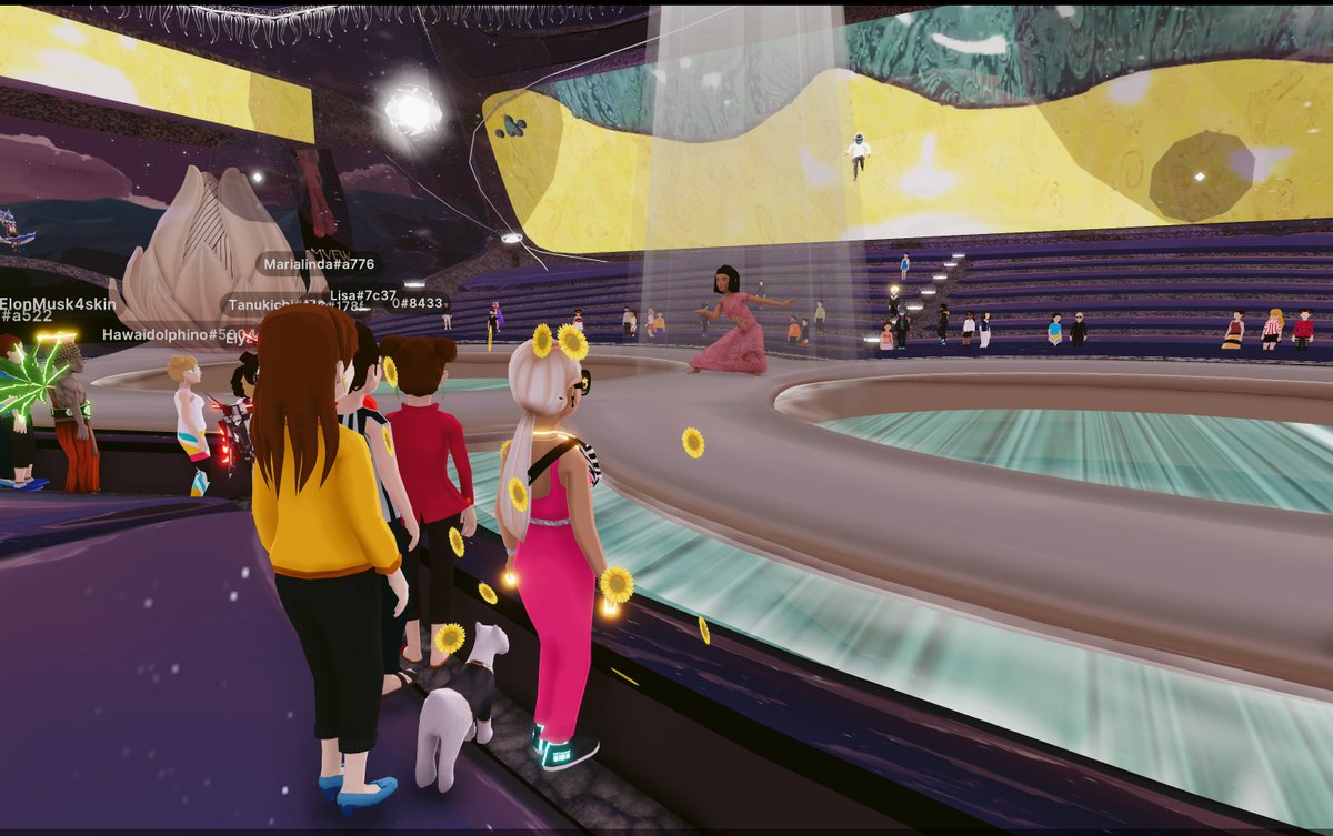 maryanaDCL's tweet photo. What a cool moment in history! I got to witness my first #MVFW22 show in @decentraland. I had a STELLAR time watching the @EtroOfficial show. So many amazing pieces, and the visuals were FIRE! 🔥🔥🔥 Thank you for the amazing experience! https://t.co/HjMszVYmbU