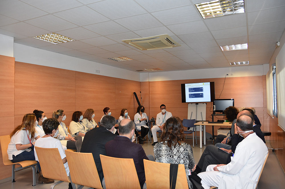 CorpoSalutMS's tweet photo. ‼ La directora del CatSalut, Gemma Craywinckel, ha visitat el CAP Rieral i els Hospitals de Blanes i Calella,  gestionats per la @Corposalutms, on s'ha reunit amb professionals de diferents serveis  
Més info 👉 https://t.co/dSruAcvBML https://t.co/mXwcZljJ58