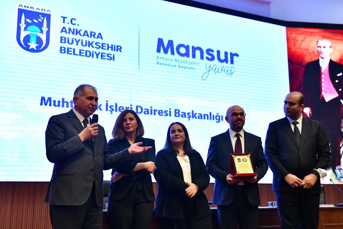 KerimogluBaki's tweet photo. Muhtarlıklar Dairesi Başkanlığımızca düzenlenen ve Gazi Üniversitesinden sayın Prof. Dr. Haluk Koralay tarafından muhtarlarımıza verilen “Çevremizde Elektromanyetik Kirliliğin Farkında mısınız?” konulu konferansa katıldık.  Hocamıza ve katılımcı muhtarlarımıza teşekkür ediyoruz. https://t.co/gKHyngKaaw