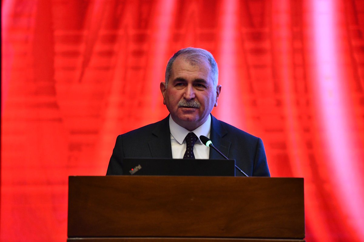 KerimogluBaki's tweet photo. Muhtarlıklar Dairesi Başkanlığımızca düzenlenen ve Gazi Üniversitesinden sayın Prof. Dr. Haluk Koralay tarafından muhtarlarımıza verilen “Çevremizde Elektromanyetik Kirliliğin Farkında mısınız?” konulu konferansa katıldık.  Hocamıza ve katılımcı muhtarlarımıza teşekkür ediyoruz. https://t.co/gKHyngKaaw