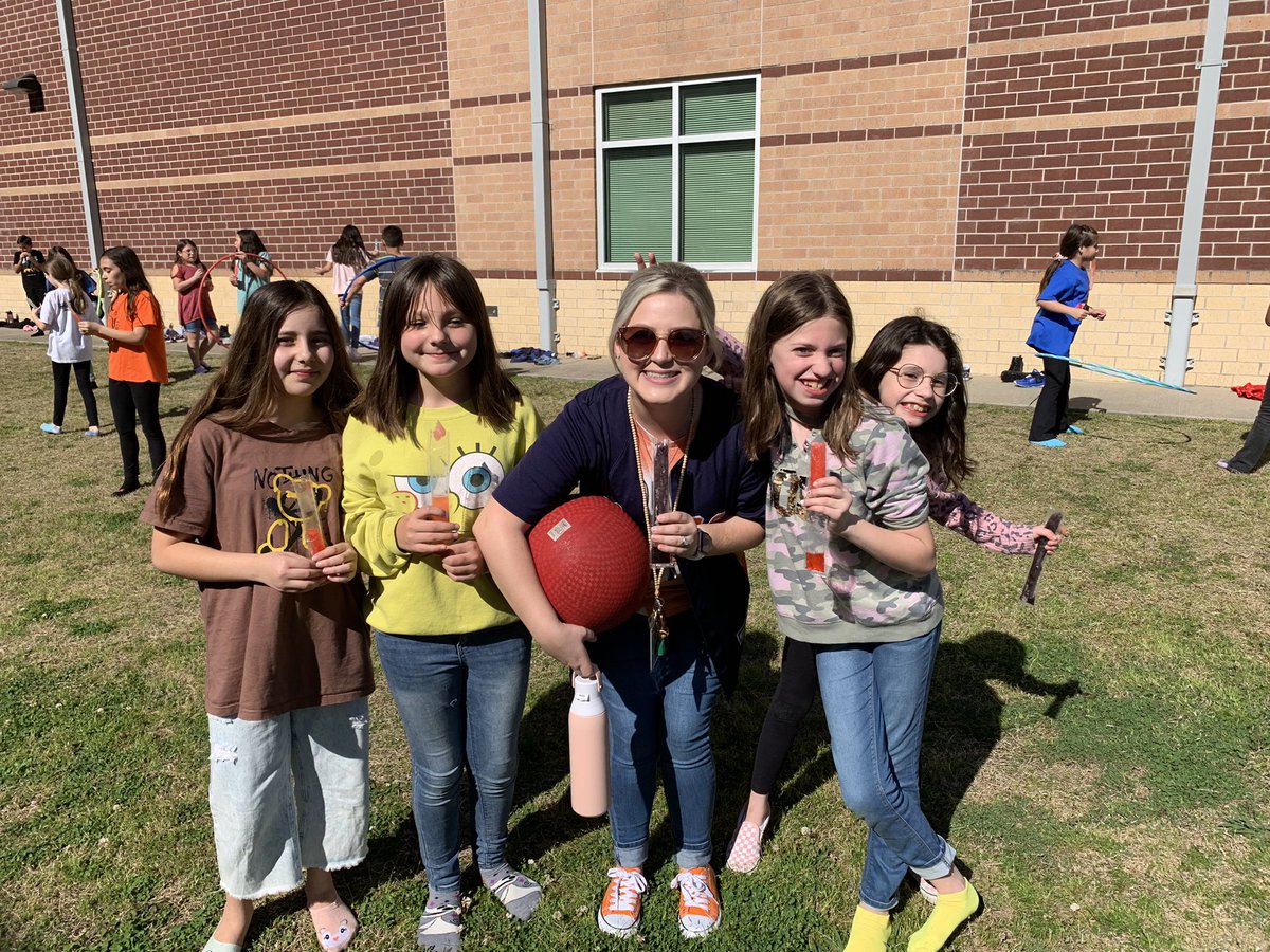 LomaxElementary's tweet photo. These students are SUPER READERS!!! They have met their AR goal for the first 3 grading periods!  #LPGreatThings #LPISD #LXE #LevelUp https://t.co/d7pX2KeSwf
