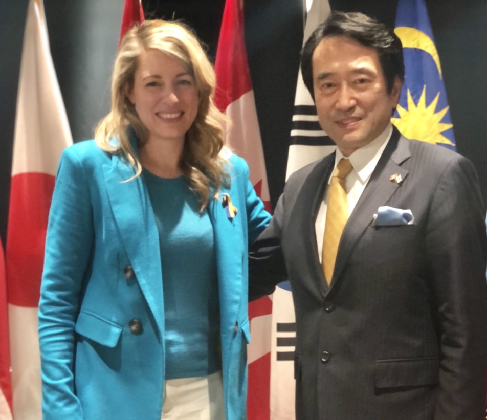 Former Ambassador KAWAMURA Yasuhisa (@ambkawamura) on Twitter photo I thank you, Minister <a href="/melaniejoly/">MΓ©lanie Joly</a>, for hosting the meeting with heads of missions of the #IndoPacific region. Your reference to π¨π¦'s commitment to "a free, open and inclusive Indo-Pacific" echoes our genuine desire for peace, stability, growth and unity. Joint work is power! I thank you, Minister <a href="/melaniejoly/">MΓ©lanie Joly</a>, for hosting the meeting with heads of missions of the #IndoPacific region. Your reference to π¨π¦'s commitment to "a free, open and inclusive Indo-Pacific" echoes our genuine desire for peace, stability, growth and unity. Joint work is power!