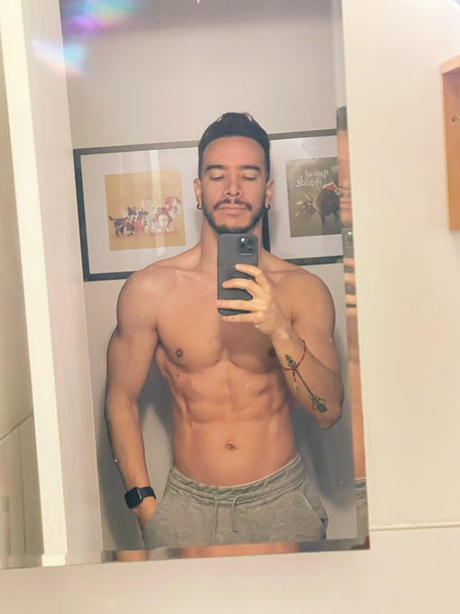 ☀️ ☀️ ☀️ Besos from NYC! Xoxo https://t.co/AKc9AmgolN