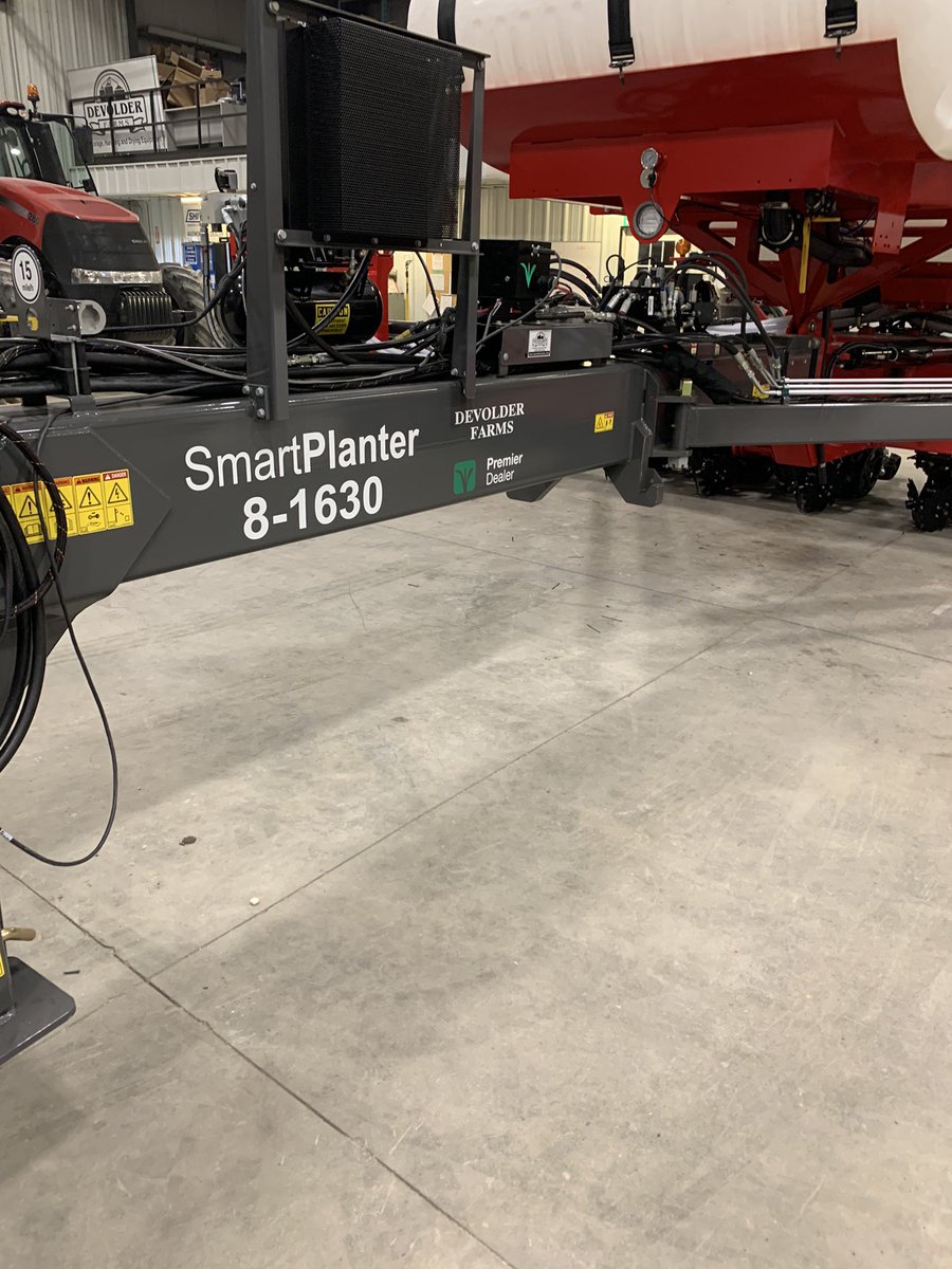 NZwambag's tweet image. When the stickers go on it’s one step closer to finished. @DevolderFarms #SmartPlanter @PrecisionPlant