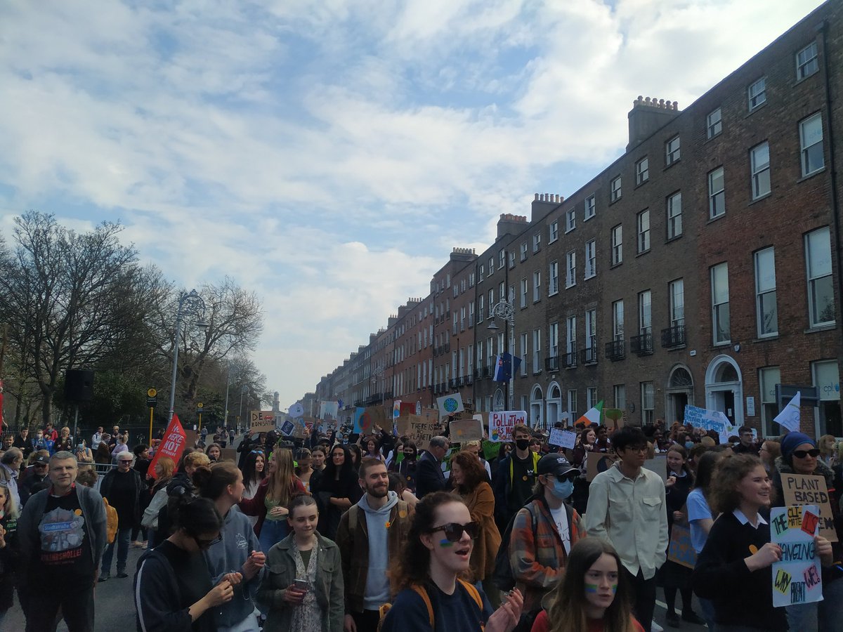 #FridaysForFuture #Dublin #GlobalClimateStrike Week 172 great to see @BelvedereSJ well represented today @GretaThunberg #StandWithUkraine