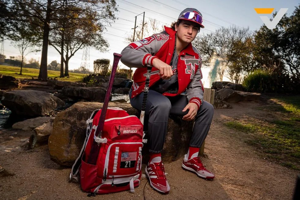 .<a href="/FortBendISD/">Fort Bend ISD</a> Mag: PERFECTING HIS CRAFT

Tigers' Lathen Buzard A Craftsman On, Off Field #Baseball 

✍️: <a href="/densilva02/">Dennis Silva II</a> 

LINK: vype.com/Texas/Houston/…