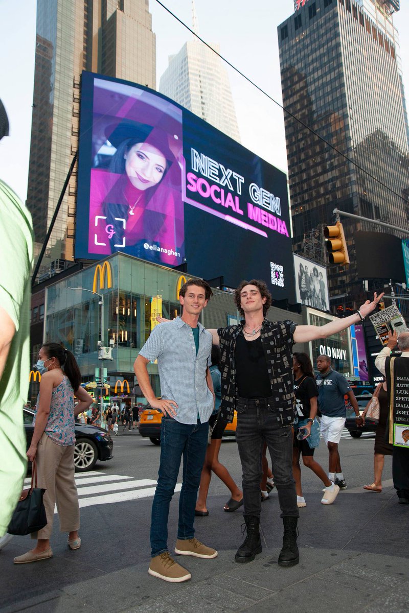 TeddyKozlowski's tweet image. The Glimpse #NFT Team is proud to be fully #doxxed! Meet Founder Teddy Kozlowski! We asked him to answer some questions about Glimpse using only 1 sentence! Learn about why he started Glimpse, what Glimpse aims to achieve, and the challenges the  team is working to overcome. 🧵